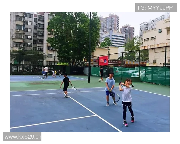 杭州网球队的阵地战揭秘：深度解析网球战术与团队协作技巧